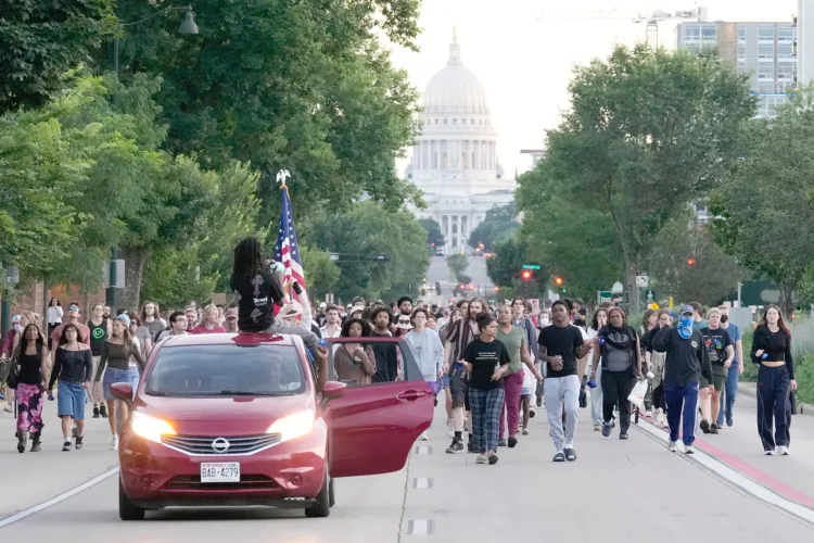 Police officer shoots, kills man near state Capitol in Madison
